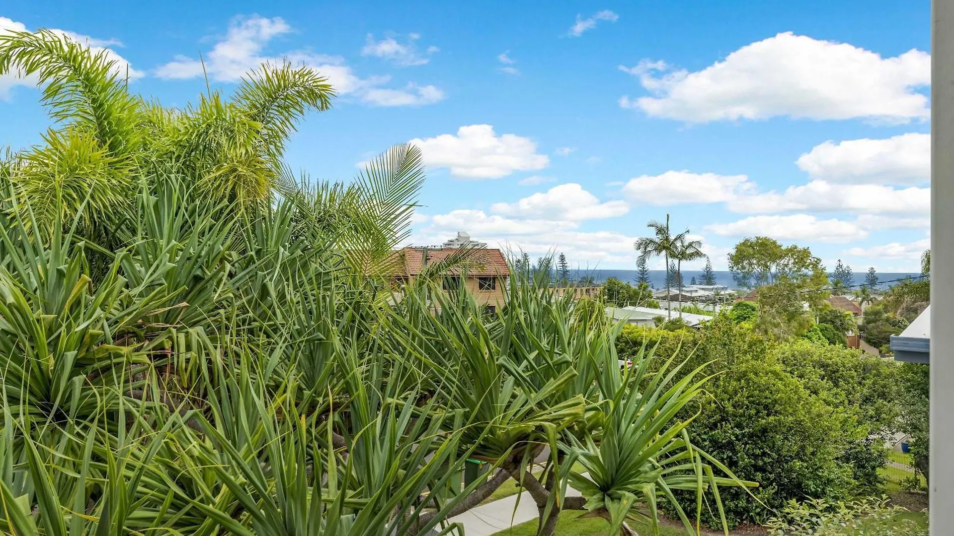 Holiday home Stunning Alex Heads Beach House - Pet Friendly Alexandra Headland Australia