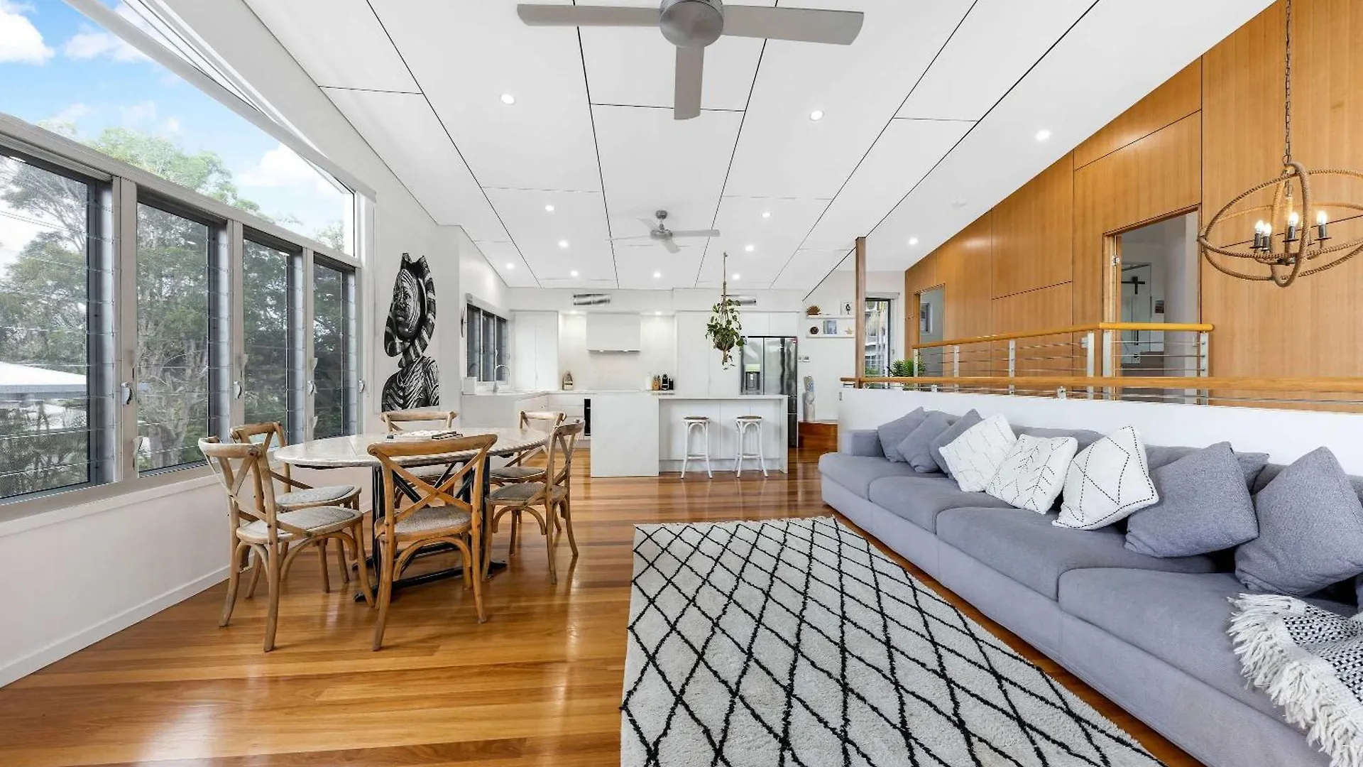 Stunning Alex Heads Beach House - Pet Friendly Alexandra Headland