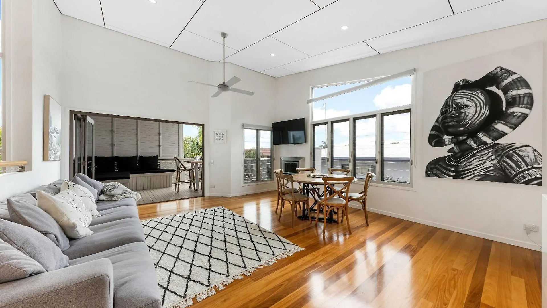 Stunning Alex Heads Beach House - Pet Friendly Alexandra Headland Holiday home
