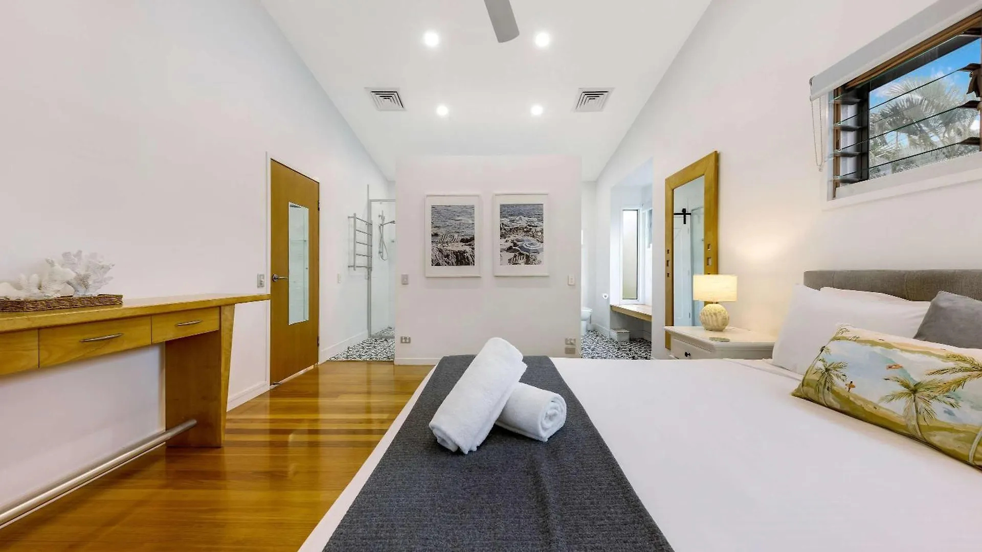 Stunning Alex Heads Beach House - Pet Friendly Alexandra Headland